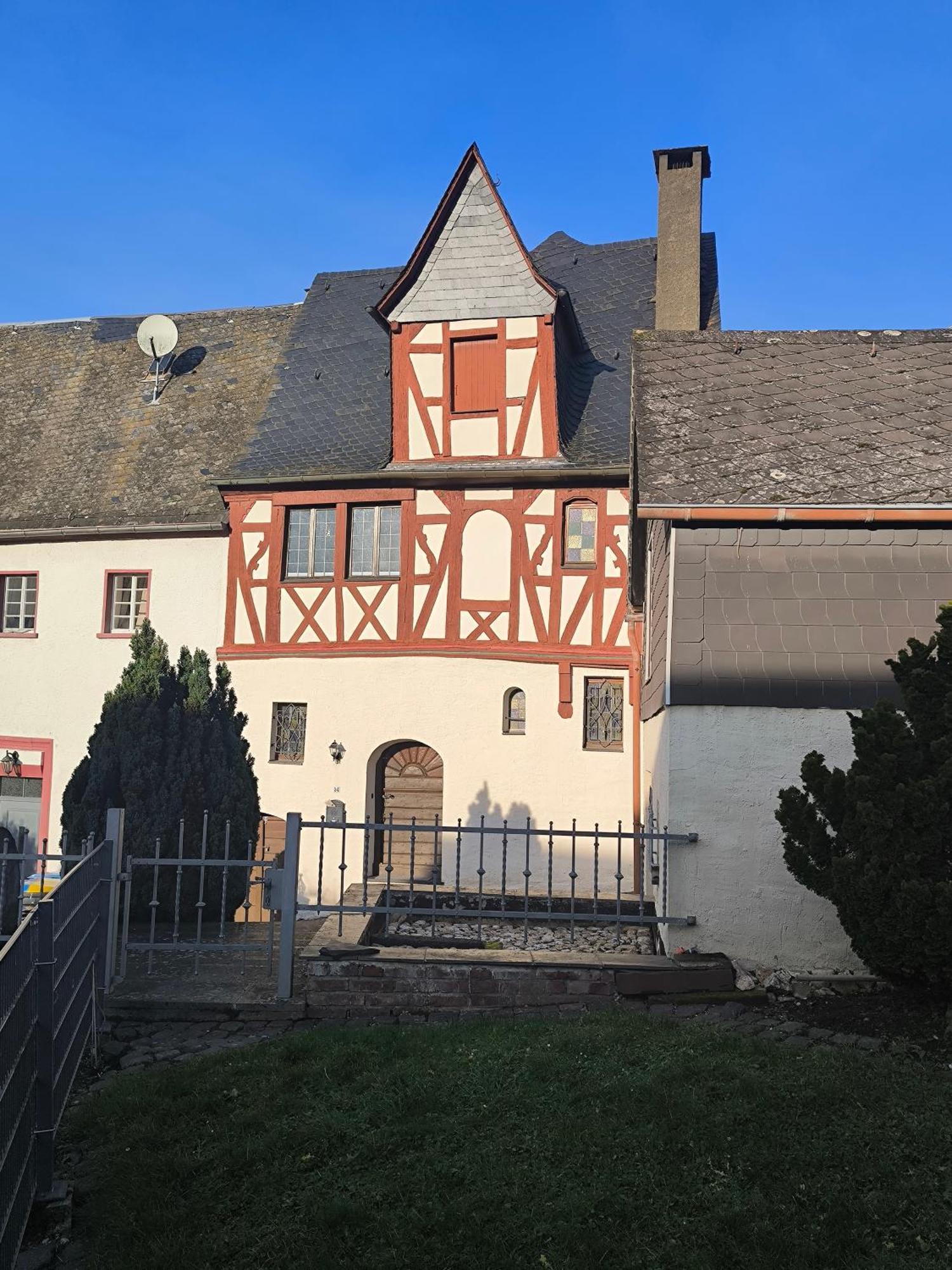 Апартаменты Moselperle- Urlaub Im Historischen Fachwerkhaeuschen Буллай Экстерьер фото