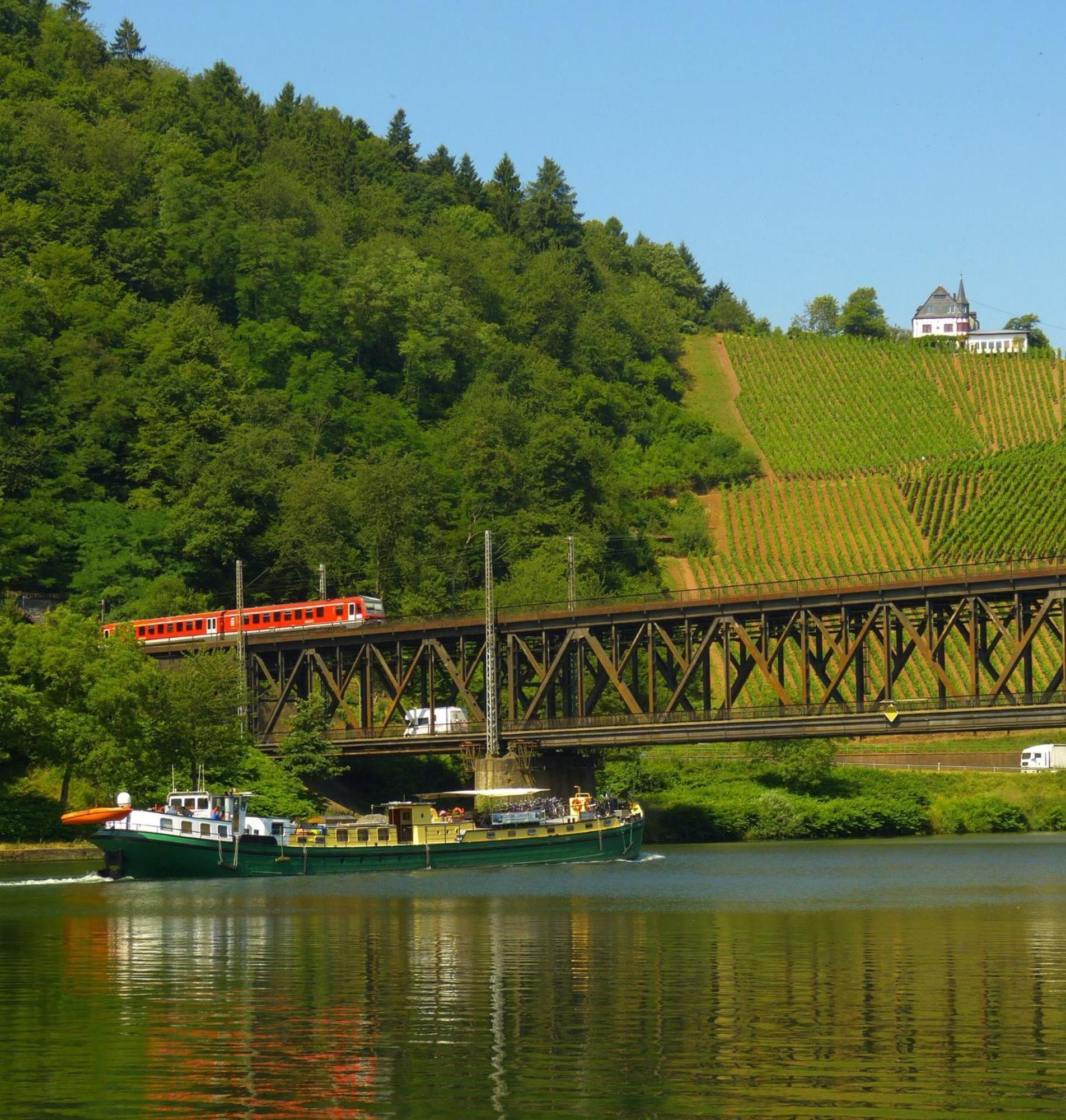 Апартаменты Moselperle- Urlaub Im Historischen Fachwerkhaeuschen Буллай Экстерьер фото